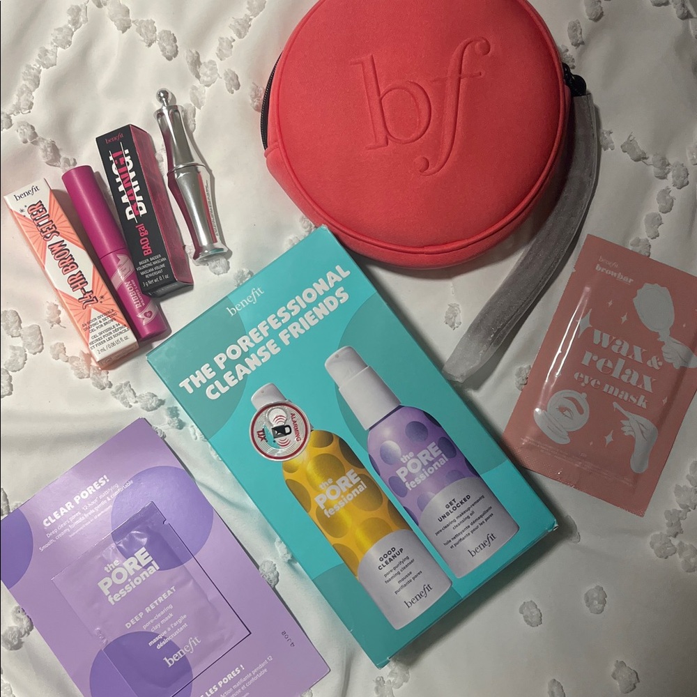 Benefit Pink Makeup Set and bag/Mini Mascaras/ Brow Primer/Bag/ Cleanse Friends